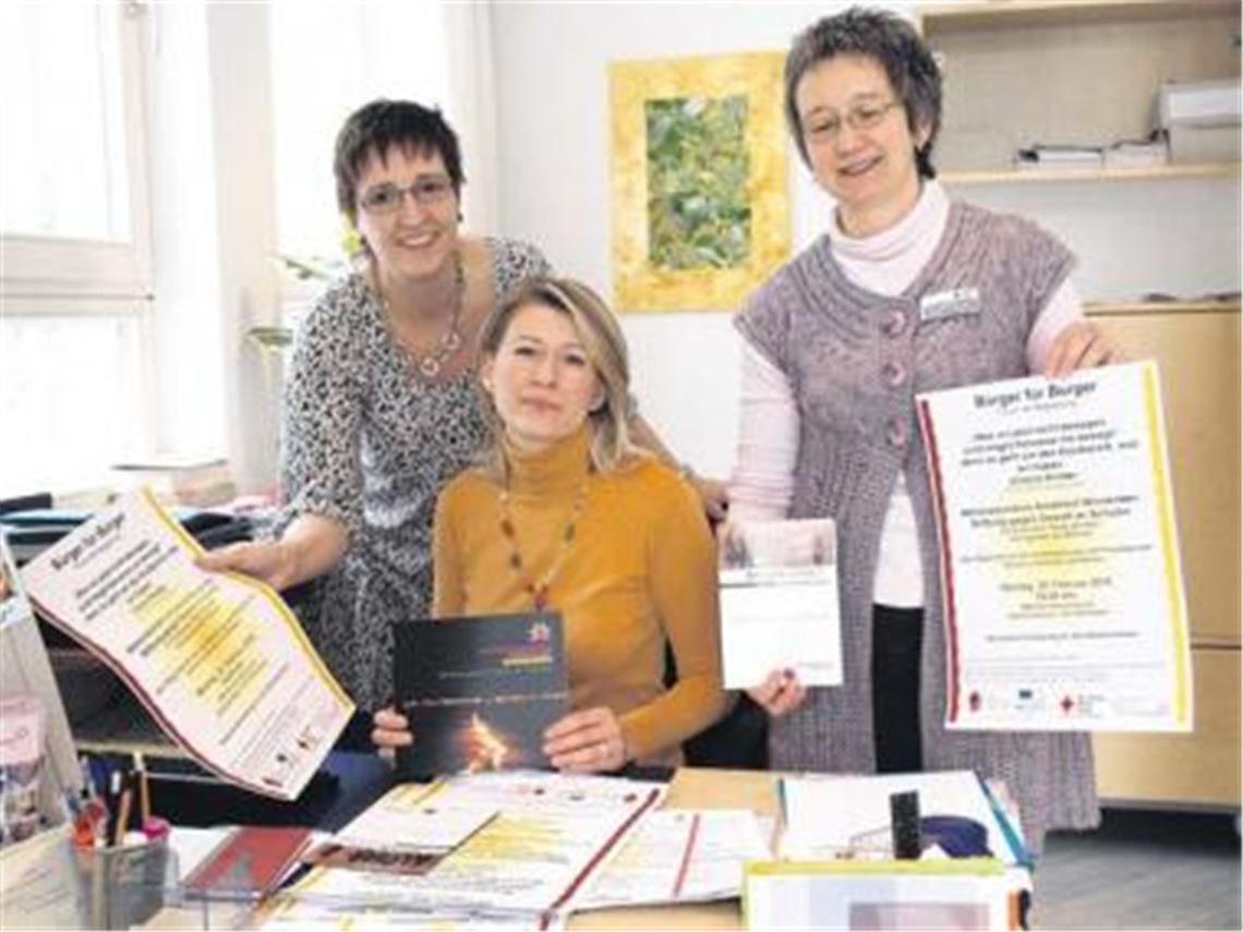  Alexandra Rapp, Lidia Kirschner und Marion Aichele (v.l.) stellen die nächste Veranstaltung von Bürger für Bürger in Mühlacker vor.
Foto: Appich
