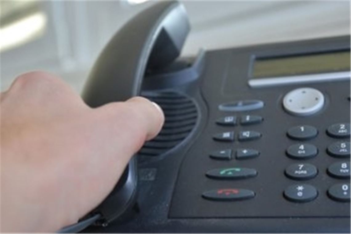  Das Polizeipräsidium Pforzheim warnt eindringlich vor Betrügern am Telefon. Symbolbild: Huber