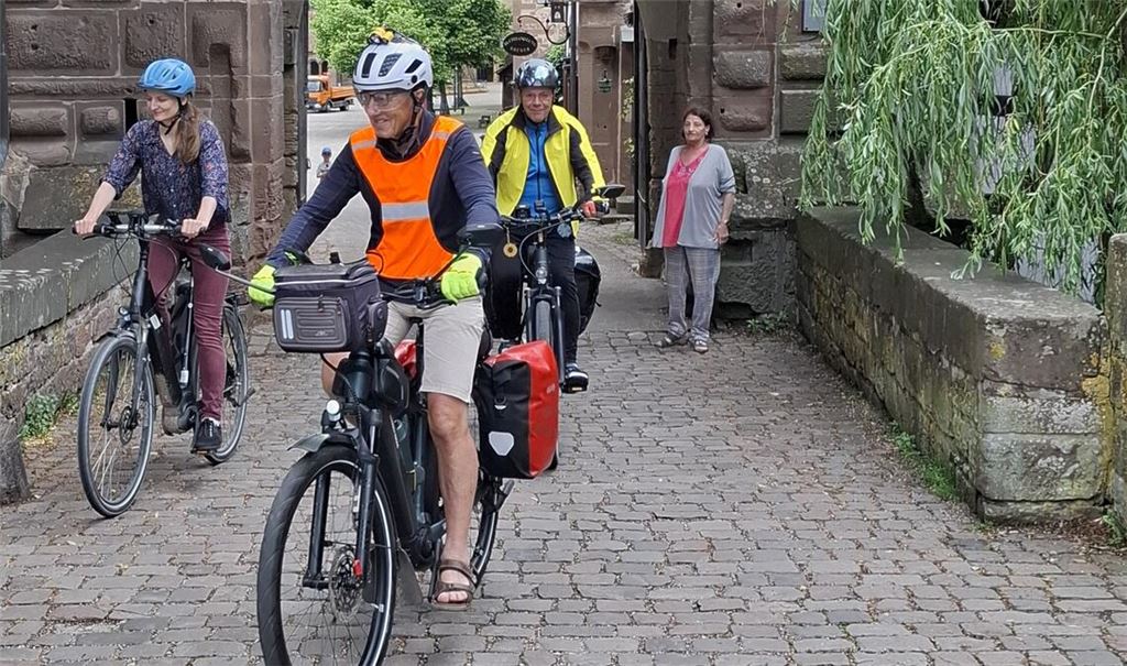  Wolfgang Frommer und Jürgen Wörsinger starten ihre besondere Radtour. Foto: Weimper 