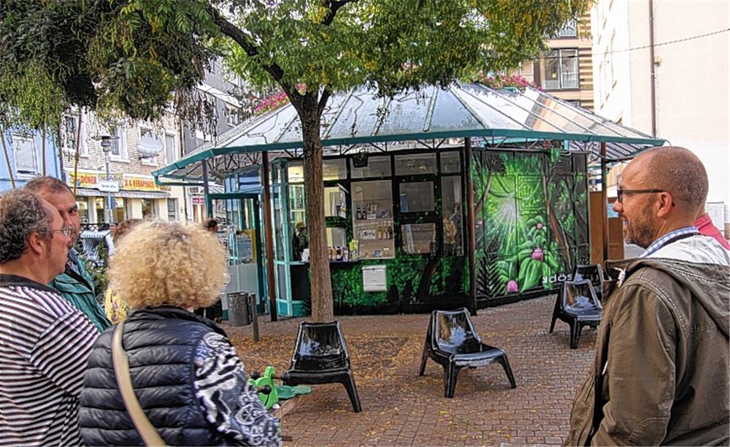 ... bis hinab zum Domizil des Citymanagers im ehemaligen Kiosk am Konrad-Adenauer-Platz führt der gemeinsame Stadtbummel mit den Stadträten.