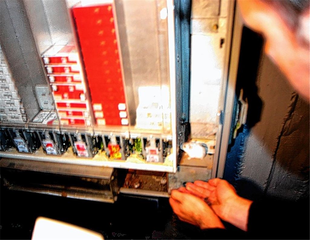 ... in Person eines Angestellten der Automatenfirma, der den passenden Schlüssel zu einer erfolgreichen Befreiungsaktion hat.