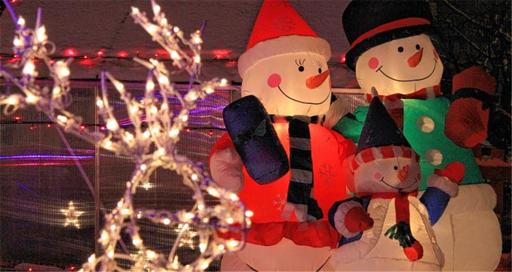 ... und strahlt mit freundlichen Schneemännern um die Wette.