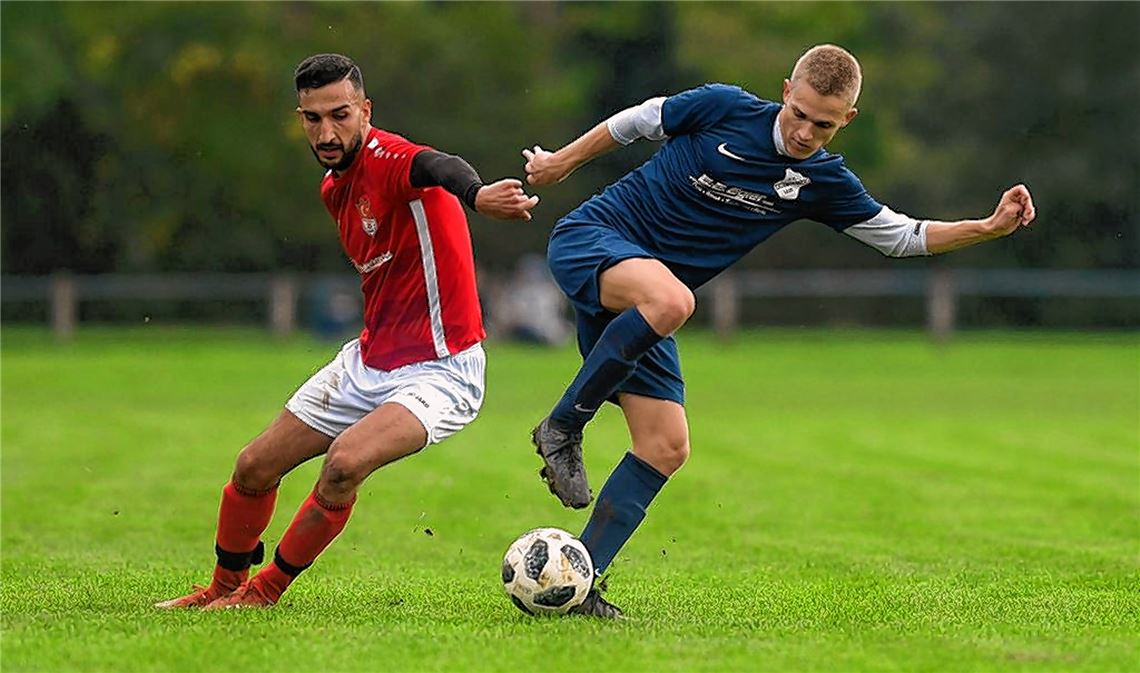 04.11.2019 - Techniker: Der Knittlinger Kai Schwägerl lässt Ferat Altun mit eine...