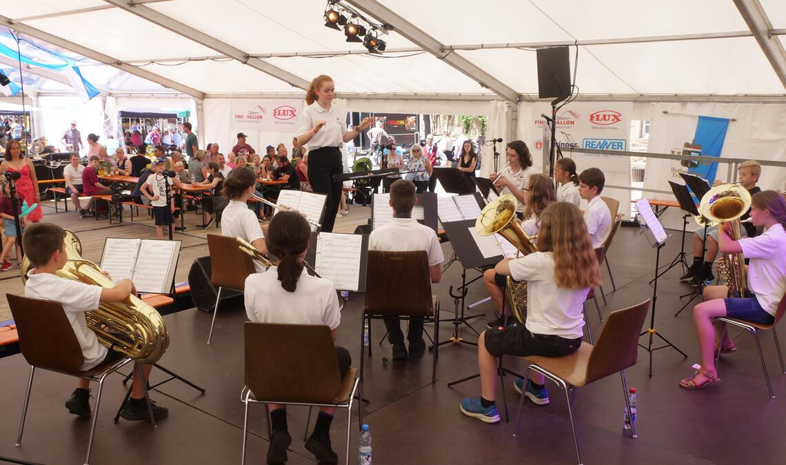 100 Jahre Stadtkapelle: Zum Jubiläumsprogramm, hier ein Auftritt des Vereinsnachwuchses im Juni auf dem Klosterhof, soll auch ein Kirchenkonzert gehören. Foto: Archiv