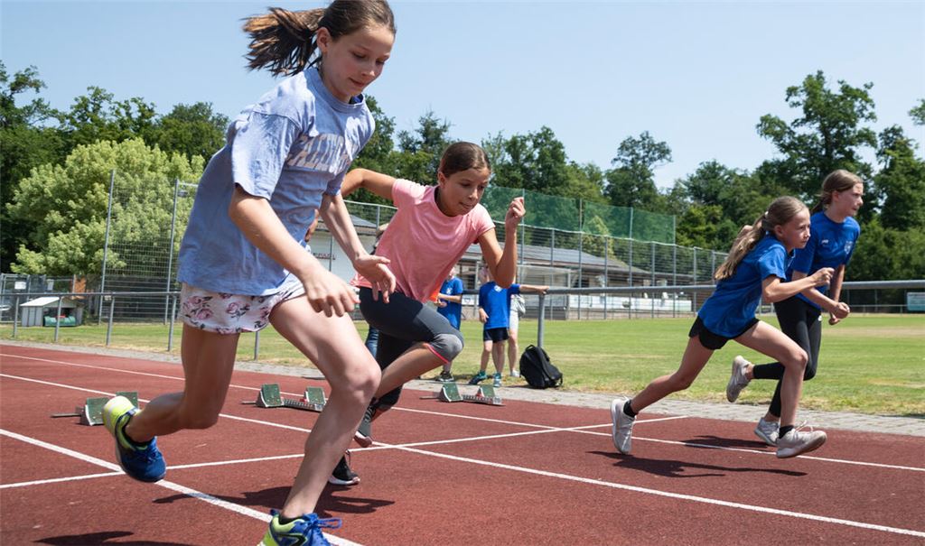 108 Teilnehmer gingen am Sonntag bei den Leichtathletik-Meisterschaften im Kreis Stromberg-Enz an den Start. Foto: Fotomoment