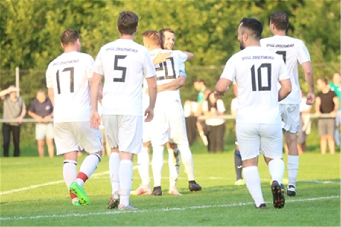 11. August 2021: Beim 3:1-Sieg gegen den klassenhöheren FC Alemannia Wilferdingen in der zweiten Kreispokalrunde hat die SpVgg Zaisersweiher viel zu jubeln. Archivfoto: Huber