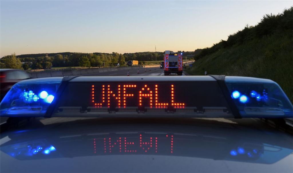 1.322 Menschen sind im ersten Halbjahr bei Verkehrsunfällen ums Leben gekommen, wie aus einer vorläufigen Statistik hervorgeht. (Symbobild).
