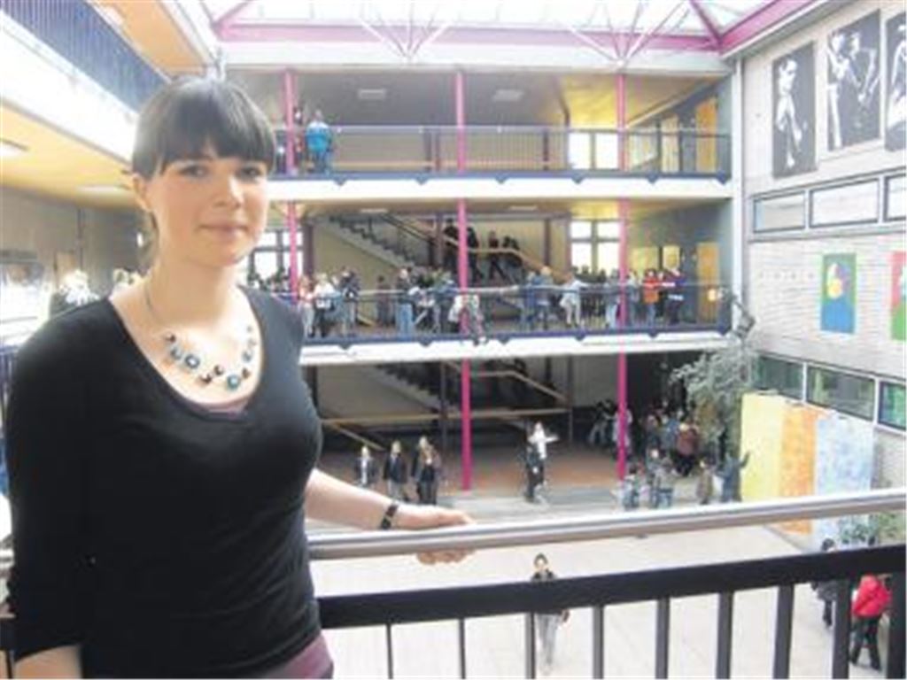 15-Jährige mit Überblick: Die Ötisheimerin Julia Bierbaum, die die Mühlacker Mörike-Schule besucht, vertritt im Landesschülerbeirat die Interessen der Realschüler im Regierungsbezirk Karlsruhe. Dabei kann sie auch Kontakte zur Landespolitik knüpfen, schließlich ist das Kultusministerium verpflichtet, den Beirat über wichtige Angelegenheiten zu informieren.
Foto: Becker