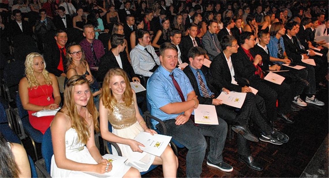 150 Schülerinnen und Schüler der Mörike Realschule bekommen ihr Abschlusszeugnis überreicht. Fotos: Stahlfeld