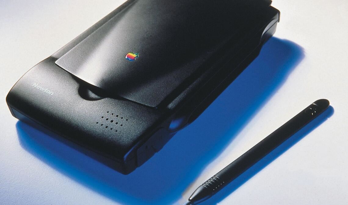 1990: Ein Vorserienmodell des "Apple Newton". Die Entwicklung des Persönlichen Digitalen Assistenten (PDA) starte unter dem damaligen Apple-Chef John Sculley.