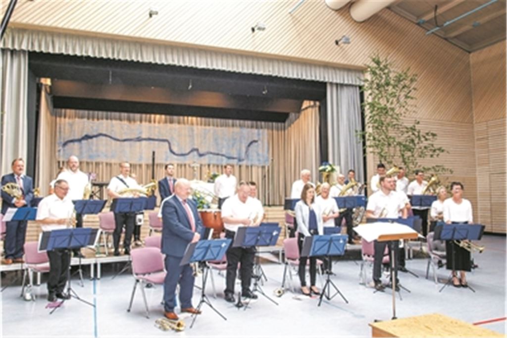 20 Musikerinnen und Musiker spielen viel mit Hingabe und Liebe zur Musik im Posaunenchor Wiernsheim. Fotos: Filitz
