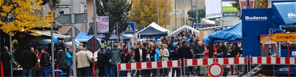 20 Wochen liegen zwischen diesen beiden Aufnahmen: Am 1. Juni wird der Ortskern von Illingen großflächig überflutet – im Oktober strömen die Menschen zu den Illingen Open.