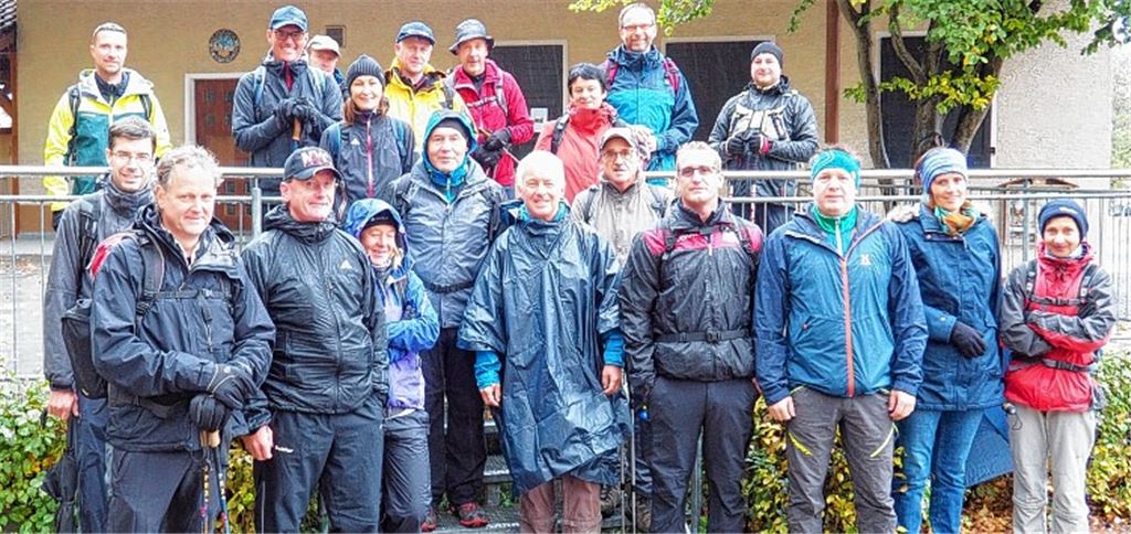 Marathonwanderer trotzen dem Wetter