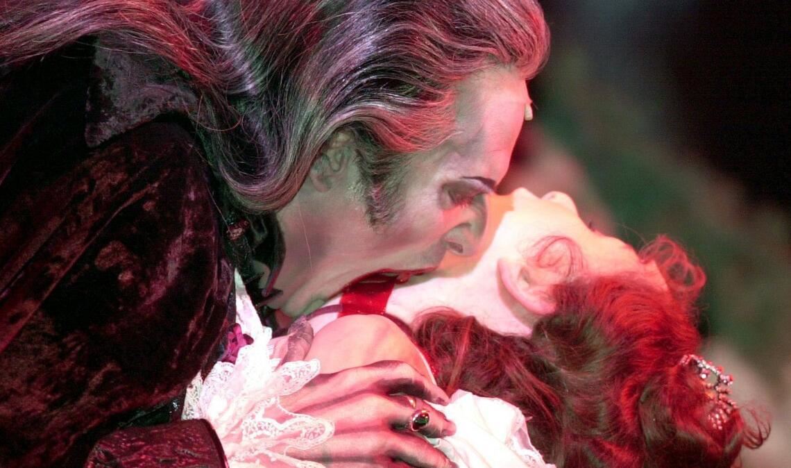 2000: Kevin Tarte als Graf von Krolock und Barbara Köhler als Sarah