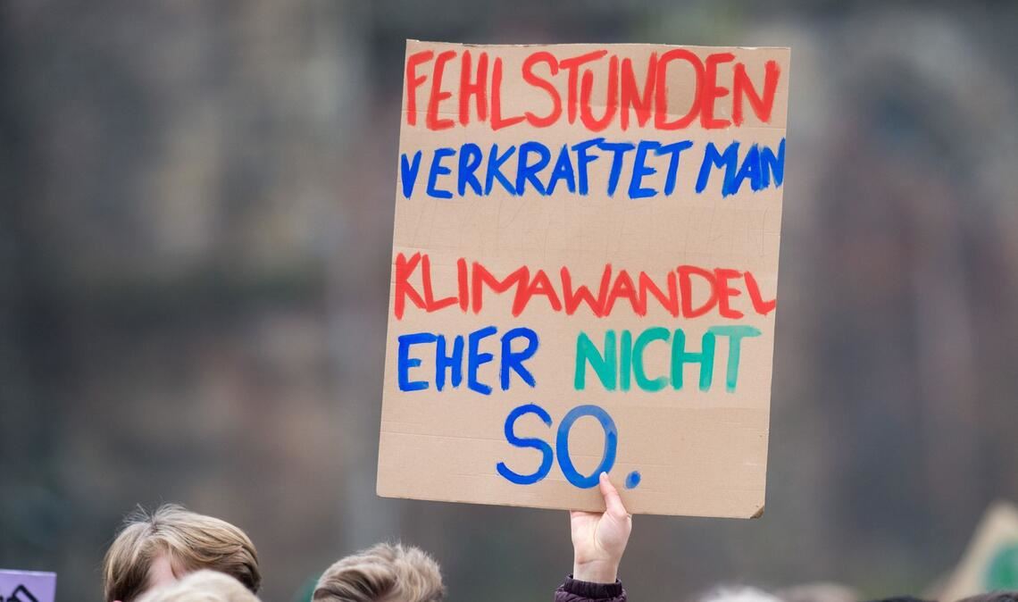 2019 gingen regelmäßig tausende Schülerinnen und Schüler für Fridays For Future auf die Straße. (Archivbild)