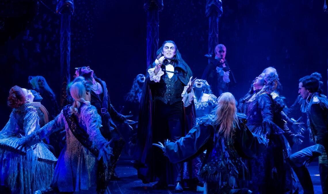 2022: Tanzsaalszene im Filippo Strocchi als Graf von Krolock