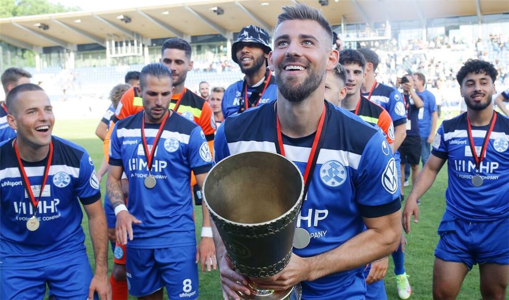 2022 holte David Braig mit den Stuttgarter Kickers letztmals den WFV-Pokal.
