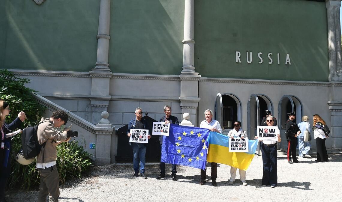 2022 und 2024 wurde der Pavillon von Russland nicht genutzt. Nun wird er wieder genutzt - wenn auch unter besonderen Bedingungen.