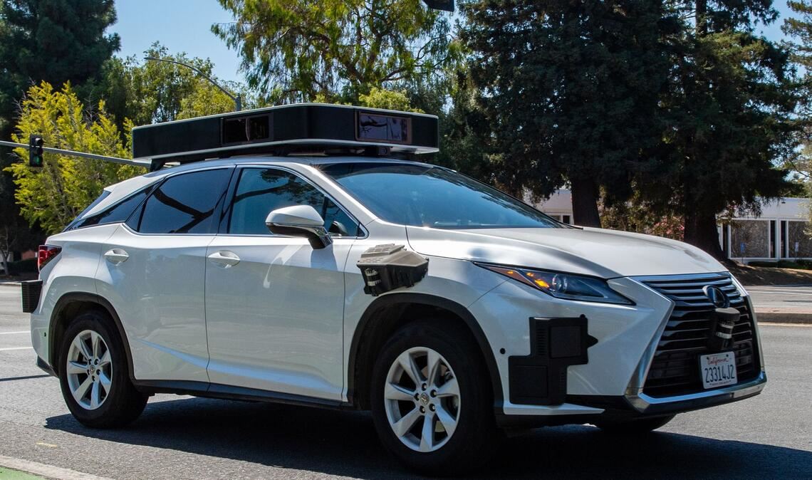 2023: Apple stellt das Projekt Titan ein, mit dem eigentlich ein Apple Car entwickelt werden sollte.