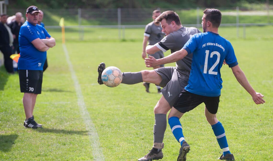 2:1 besiegen die Enzberger ihre Kontrahenten aus Hamberg. Fotos: Fotomoment