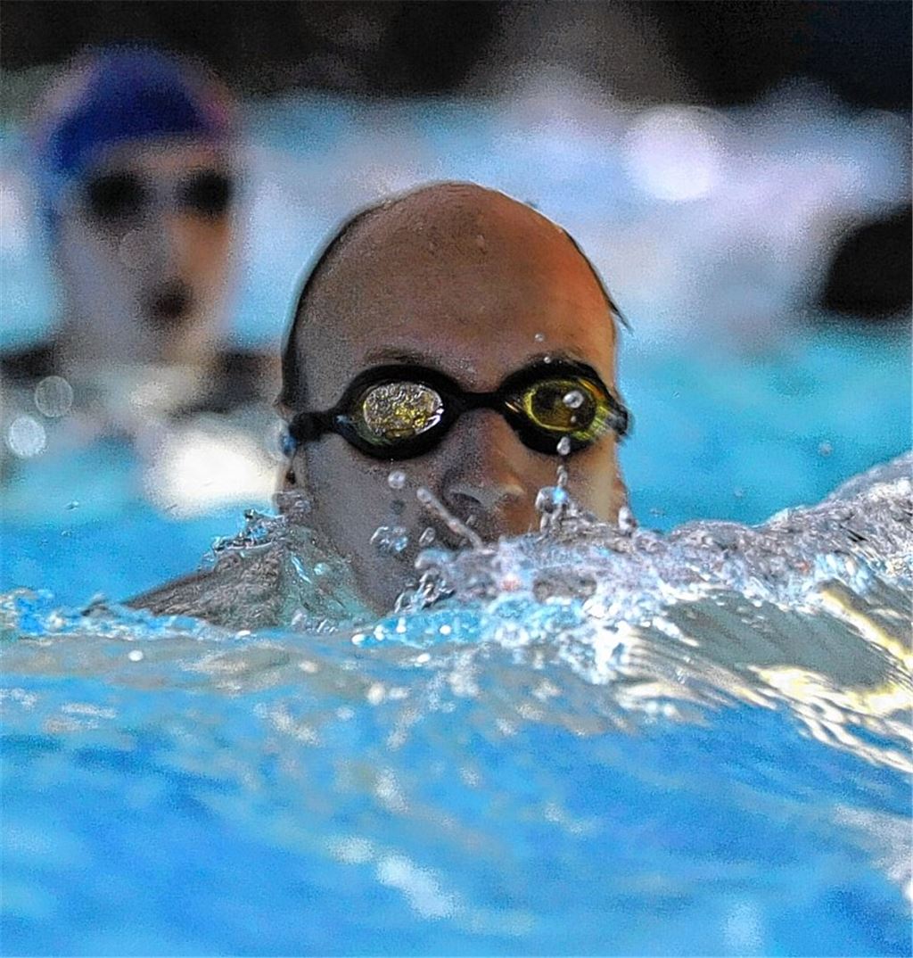 24-Stunden-Schwimmen (li.) und Internationaler Sendercup (re.) sprechen ganz unterschiedliche Zielgruppen an.  Fotos: Fotomoment, Eigner