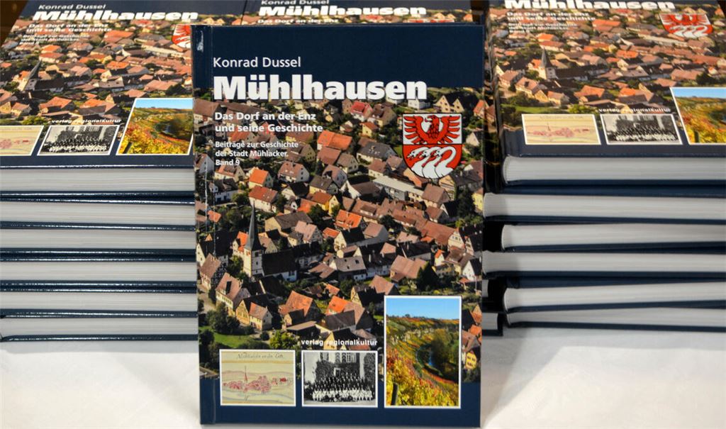 312 Seiten geballte Ortsgeschichte: Mühlhausen kann auf eine lange Historie zurückblicken, die vom Freien Reichsdorf bis zum Mühlacker Stadtteil reicht. Fotos: Stahlfeld