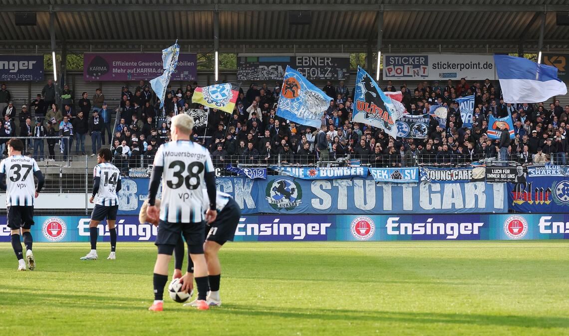 3280 Zuschauer kamen auf die Waldau.