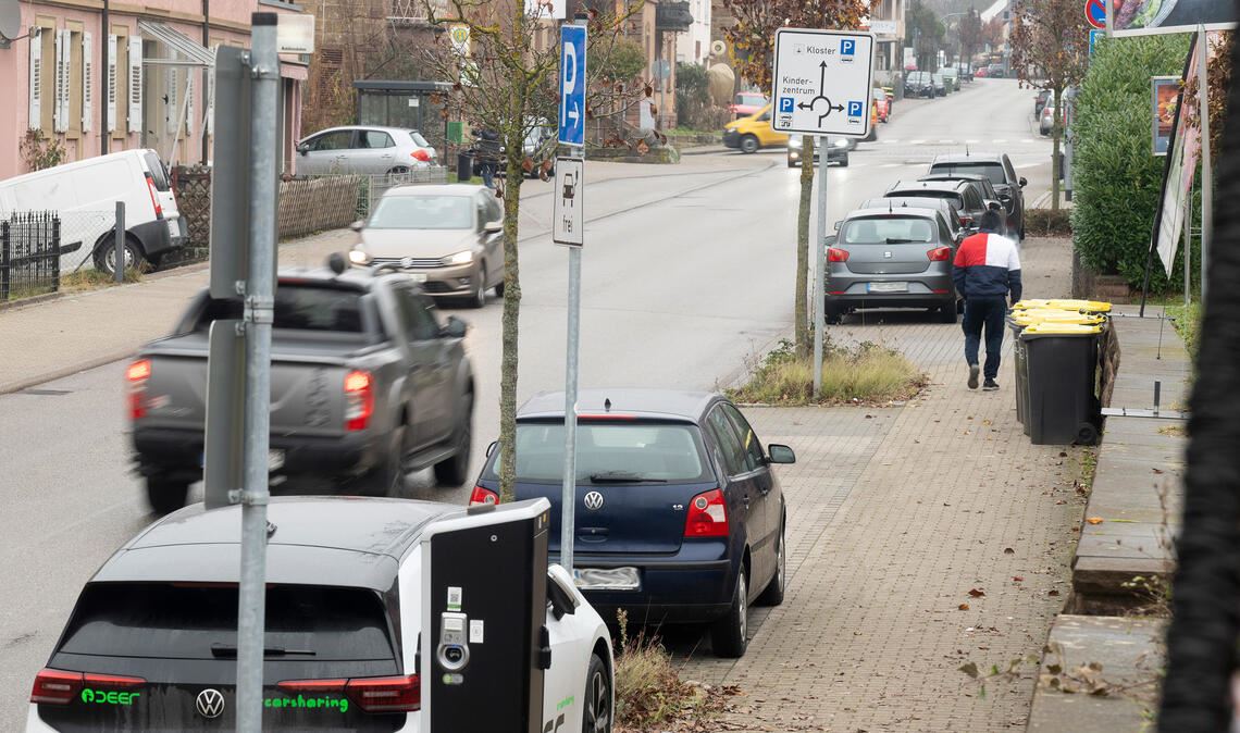 500 Lkw pro Tag zusätzlich: Mit dieser Zahl rechnet die Stadtverwaltung auf der Maulbronner Ortsdurchfahrt von Schmie kommend in Richtung Knittlingen. Foto: Fotomoment