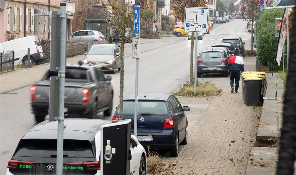 500 Lkw pro Tag zusätzlich: Mit dieser Zahl rechnet die Stadtverwaltung auf der Maulbronner Ortsdurchfahrt von Schmie kommend in Richtung Knittlingen. Foto: Fotomoment