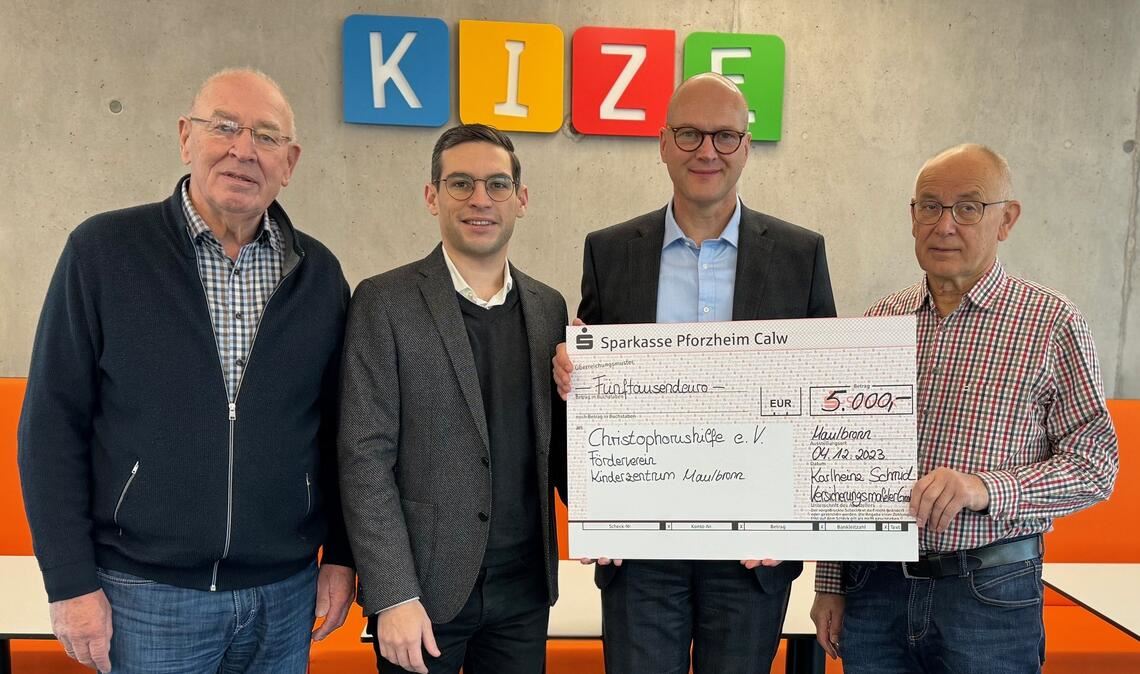 5000 spendete die Karlheinz Schmid Versicherungsmakler GmbH an das „KIZE“. Foto: Privat