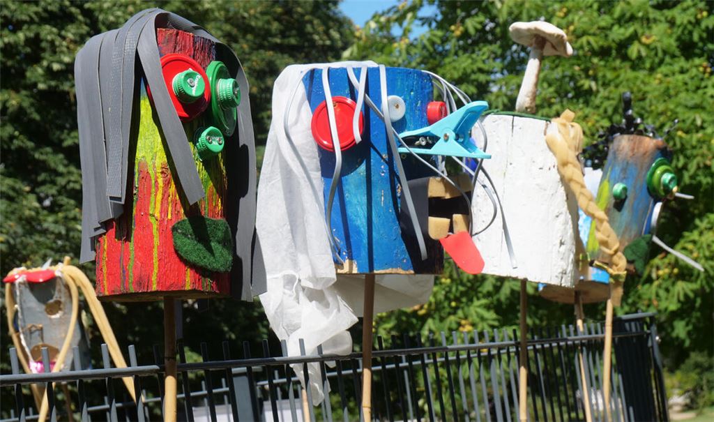 53 „Müll Mäuler“ sind an vier Stationen entlang der Kultur-Radtour zu sehen,