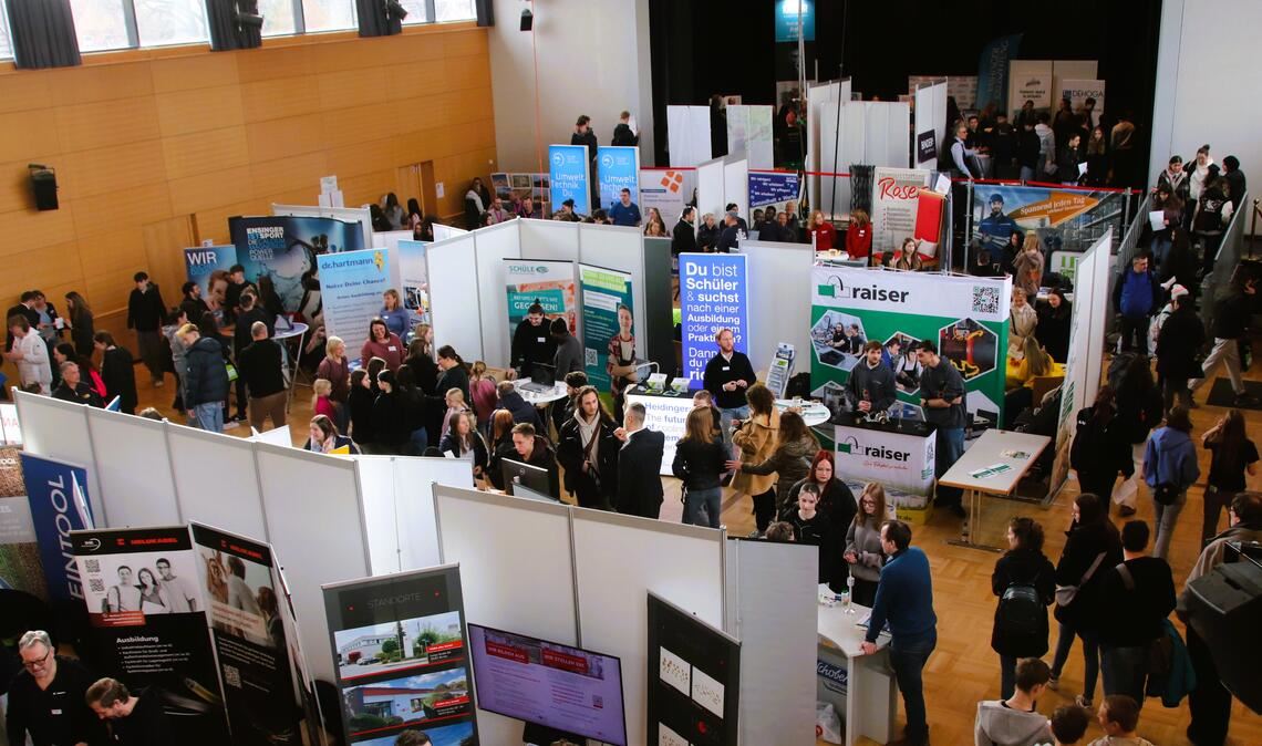 565 Unternehmen und Institutionen stellen sich bei der Messe vor. Foto: Arning