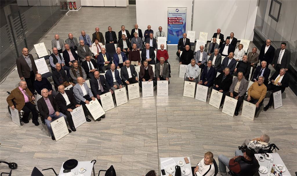 59 neue goldene und diamantene Meisterinnen und Meister aus 25 verschiedenen Berufen werden im Volksbank-Haus geehrt. Fotos: Helbig