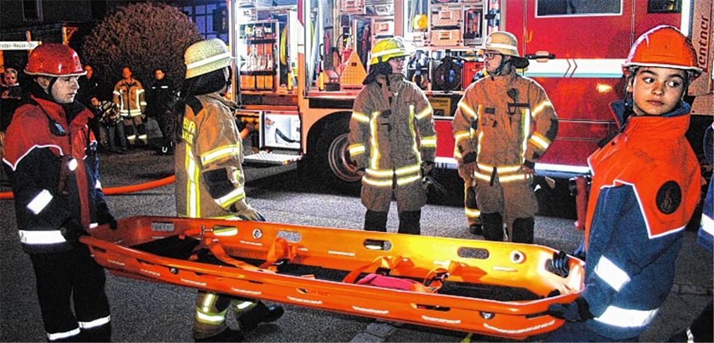 Feuerwehrnachwuchs übt sich als Retter