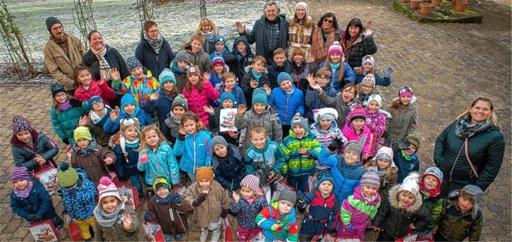 Schlossbesitzer überraschen Kinder