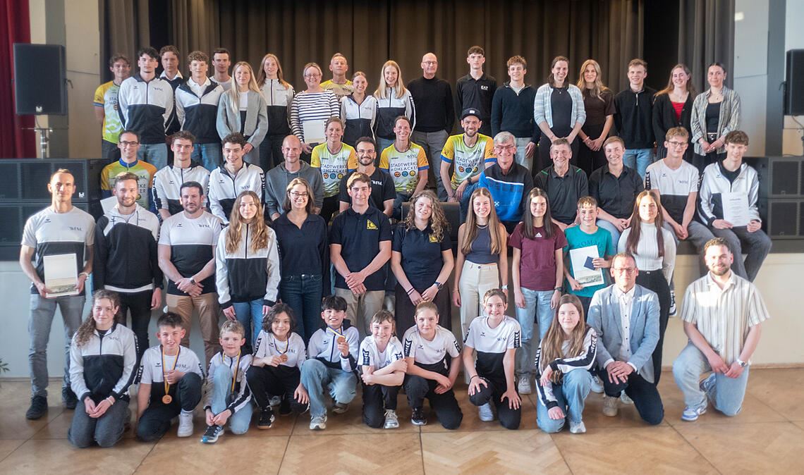 65 Sportlerinnen und Sportler aus Mühlacker werden bei der Sportlerehrung der Stadt ausgezeichnet - es ist die letzte ihrer Art . Fotos: Fotomoment
