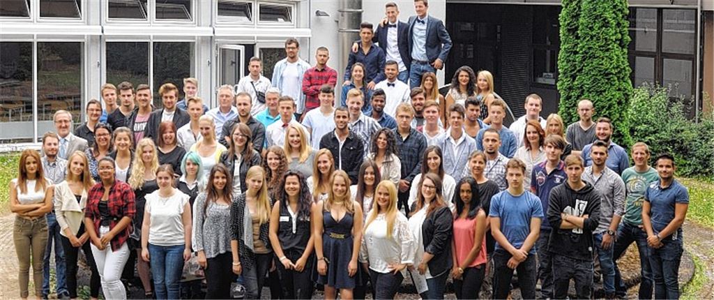 66 Vollzeitschüler der kaufmännischen Georg-Kerschensteiner-Schule haben ihre Schulzeit beendet.