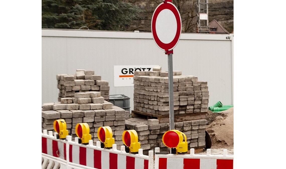 Ab 11. Oktober bis voraussichtlich 30. November wird die Stuttgarter Straße L554 in Knittlingen im Bereich der Einmündung Schillerstraße bis zur Einmündung der B35 voll gesperrt. Archivfoto: vh