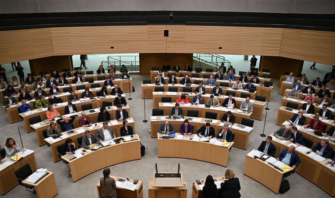 Ab Juli bekommen die Parlamentarier in Baden-Württemberg mehr Geld.