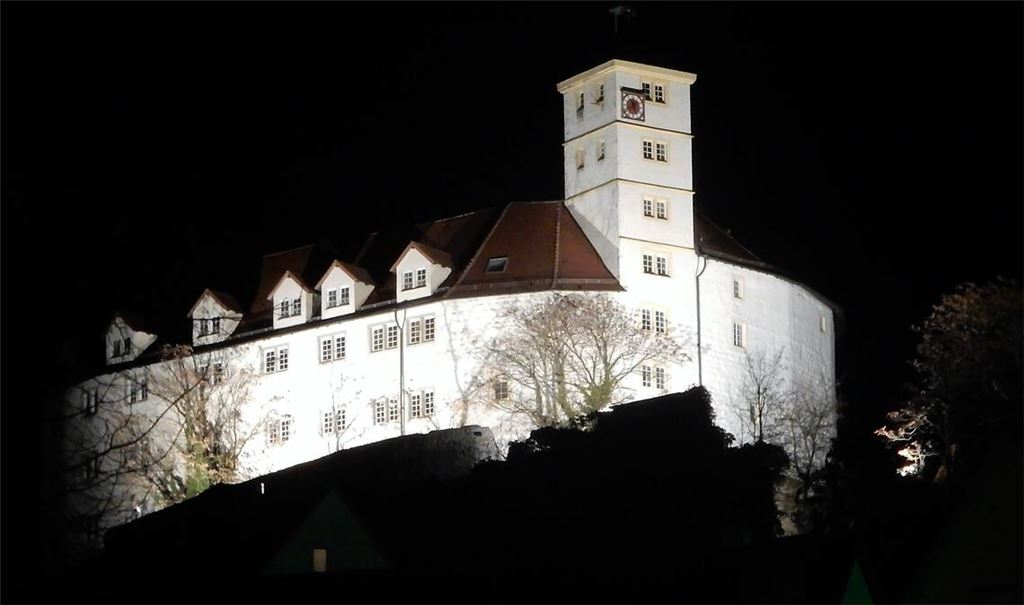 Ab Sonntag wird sich das Vaihinger Schloss Kaltenstein – wie auf diesem Archivfoto – wieder beleuchtet präsentieren. Foto: Arning