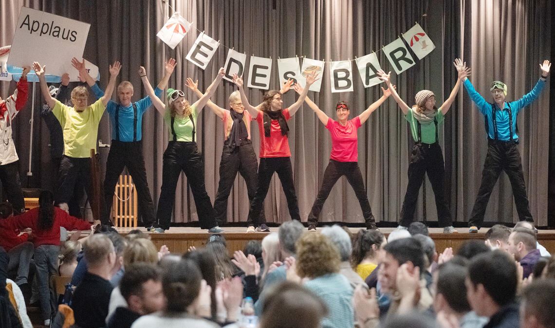 „Ab auf die Piste“ –so lautet das passende Motto des Auftritts der Wintersport-Aktiven des TSV Großglattbach. Foto: Fotomoment