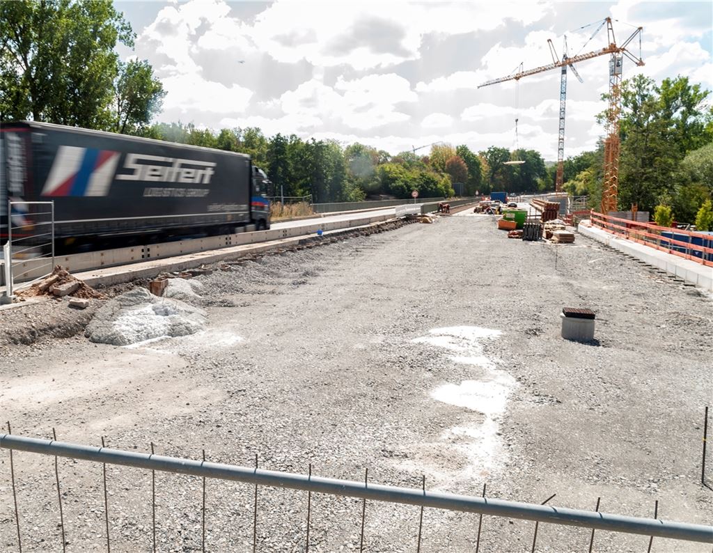 Ab dem Spätherbst soll über die erste neue Brücke der Verkehr fließen. Foto: Fotomoment