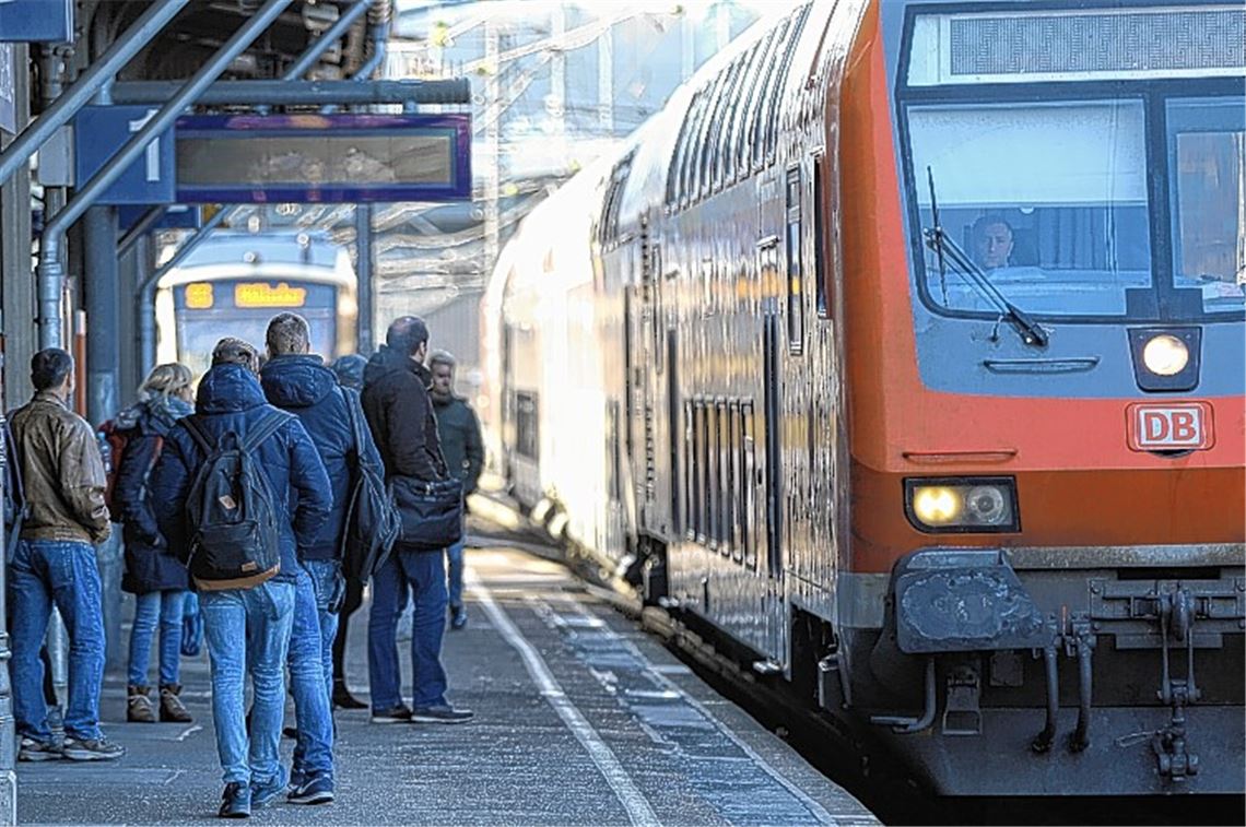 Pendler müssen auf Busse ausweichen