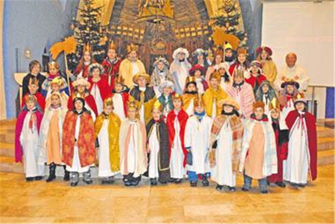 Ab heute sind in Mühlacker und Umgebung wieder die Sternsinger unterwegs. Am gestrigen Sonntag hat in der Herz-Jesu-Kirche die Aussendungsfeier stattgefunden.

Foto: Stahlfeld
