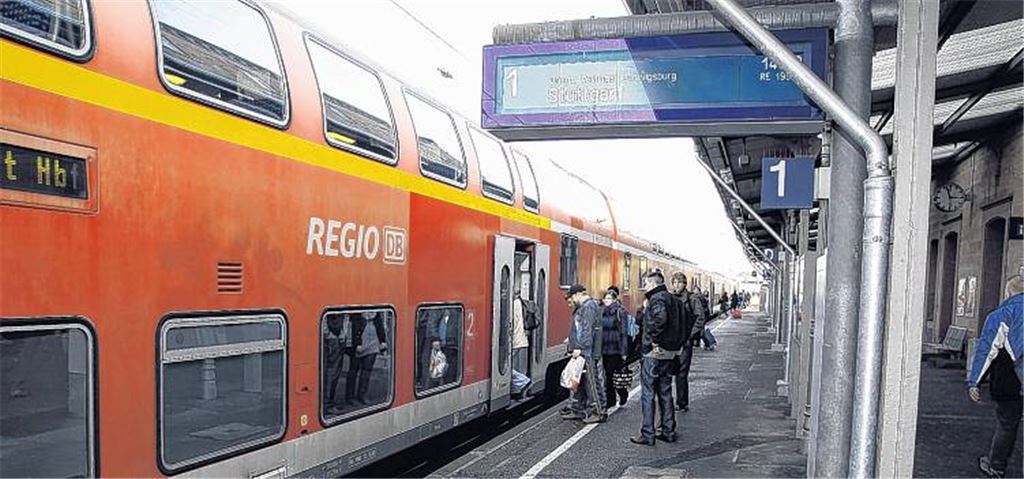 Ab nach Stuttgart: Das Misstrauen gegenüber der Bahn hält sich in Mühlacker und der Region in Grenzen. Allerdings gibt es klare Forderungen nach einem attraktiven Fahrplan.Archivfoto: Disselhoff