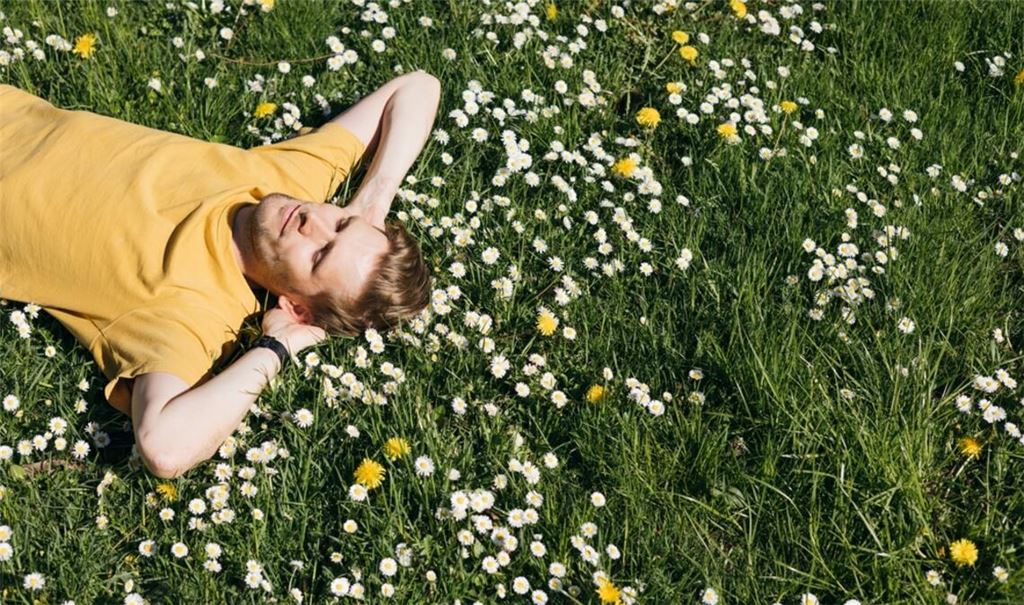 Ab welchem UV-Index die Haut braun wird, wie UV-A und UV-B wirken und warum Sonnenschutz dabei wichtig bleibt – hier gibt’s alle Infos kompakt erklärt.