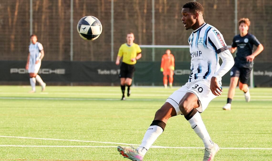 Abdoulie Mboob kam bisher lediglich in den Vorbereitungsspielen der vergangenen Winterpause zum Einsatz - für die Regionalliga fehlt dem Stürmer die Spielgenehmigung.