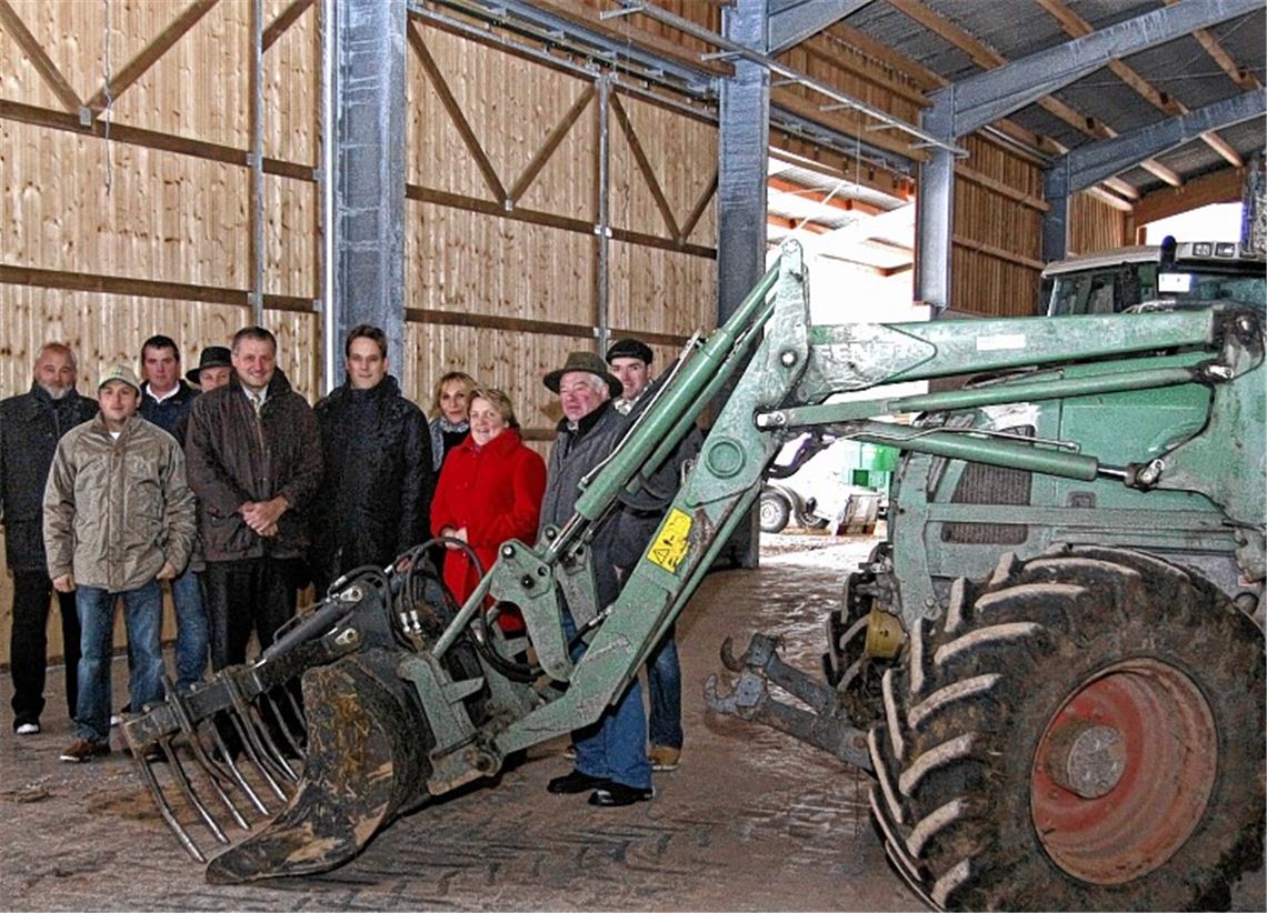 Abgeordnete aus Bundes- und Landtag informieren sich in Diefenbach über die Sorgen und Nöte von Landwirten. Foto: Hansen