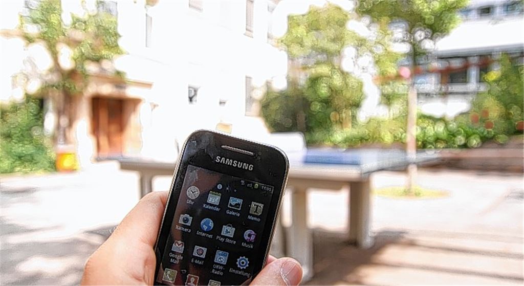 Abgestellt: Die Schiller-Werkrealschule hat, weil zunehmend mit Smartphones „Schindluder getrieben“ wurde, Konsequenzen gezogen und die Benutzung auf dem Schulgelände verboten. 