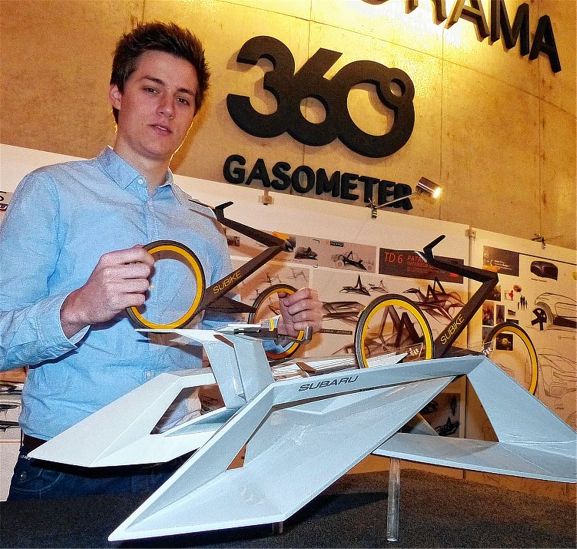 Abnehmbar: Zwei Fahrräder setzt Patrick Guth auf das Dach seiner Skulptur, die damit zum Fahrzeug wird, das zwei Personen zum Ausflugsziel bringt. Foto: Roth